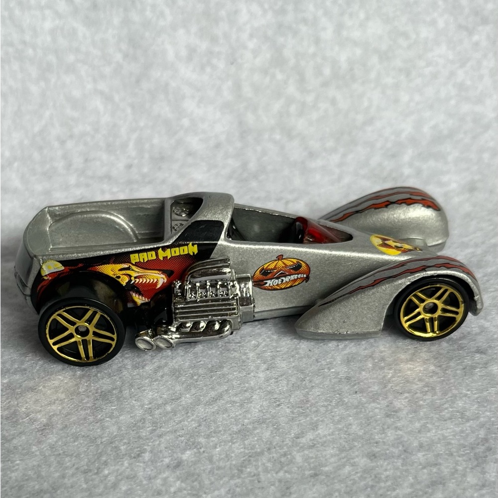 1999 Hot Wheels Halloween Highway Limited Edition Series Screamin Hauler Silver